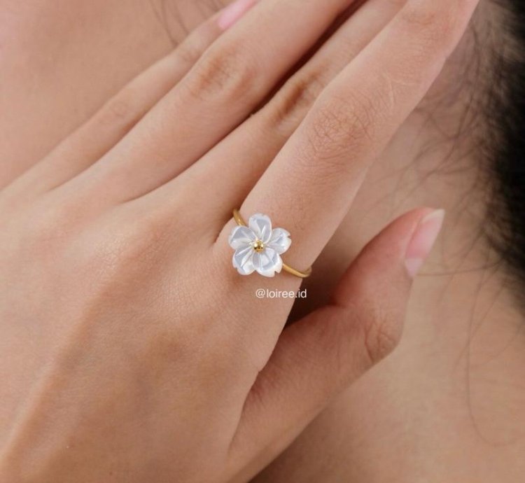 Fior Flower Ring - Gold Plated
