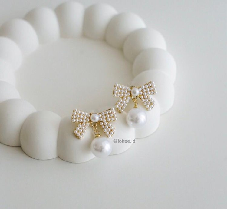 Monnie Everyday - Pearl Ribbon Bow Earrings