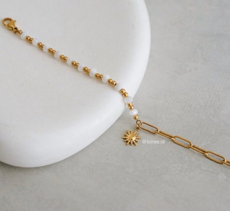 Sunny Charm Pearl Bracelet - Gold Plated