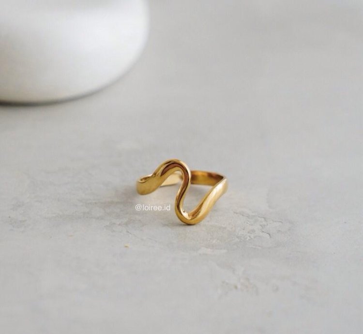 Caleb Irregular Curve Ring - Gold Plated