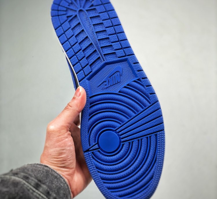 Air Jordan 1 Retro Royal 2017