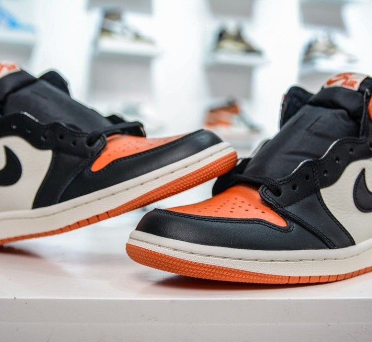 Air Jordan 1 Retro Reverse Shattered Backboard