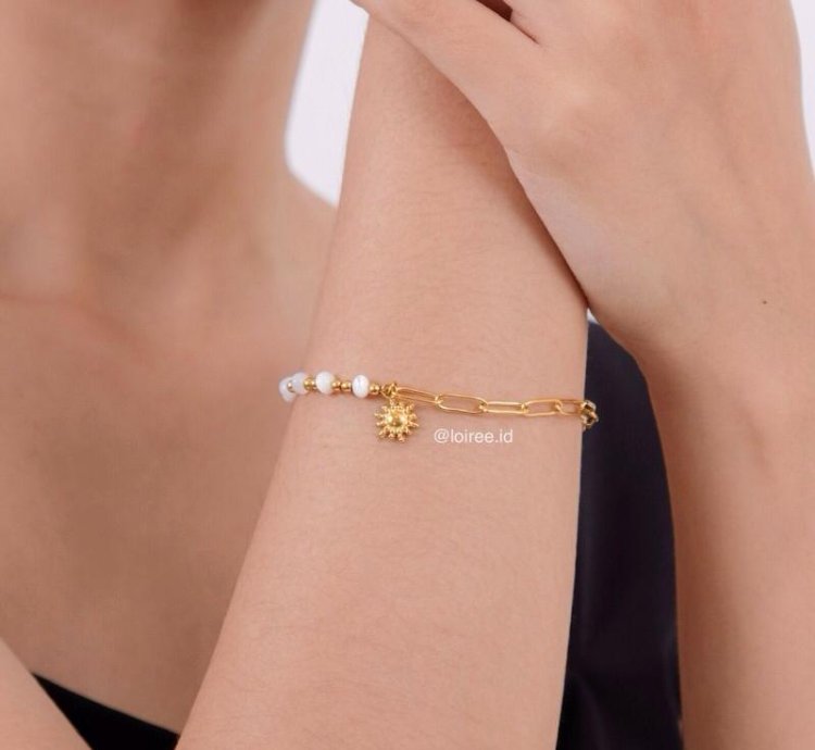 Sunny Charm Pearl Bracelet - Gold Plated