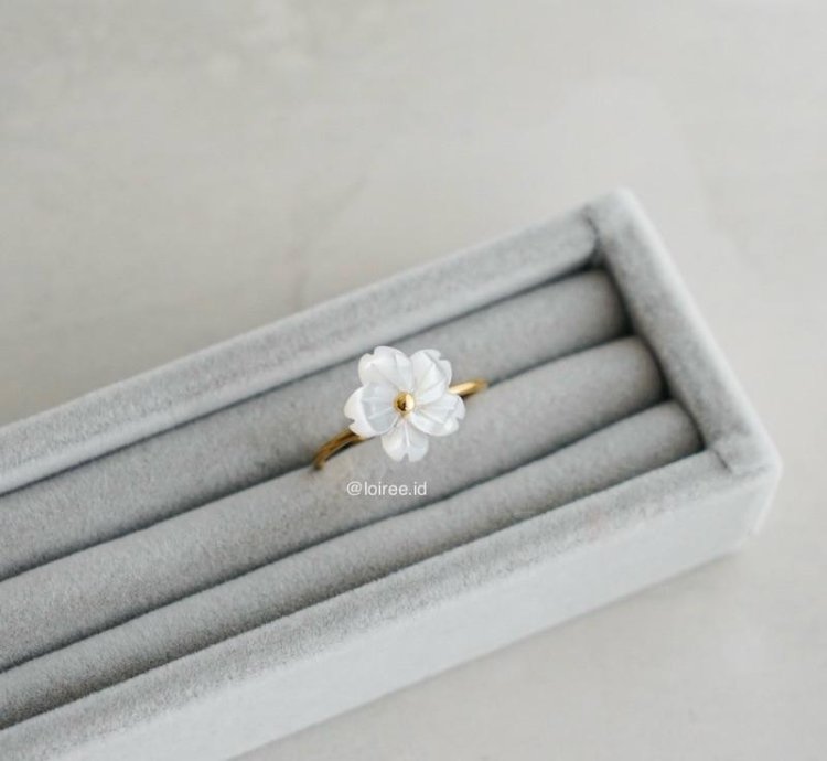 Fior Flower Ring - Gold Plated