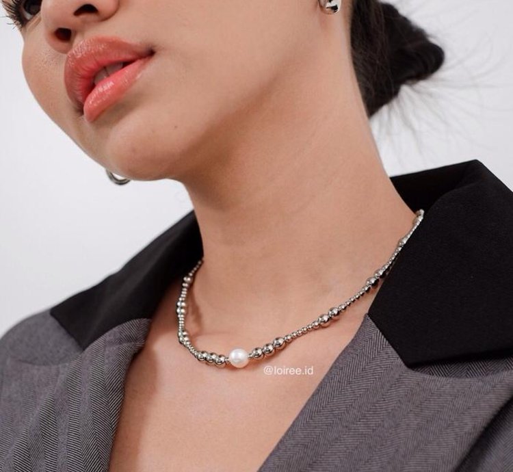 Caine Natural Pearl Beads Necklace - Gold Plated - Silver
