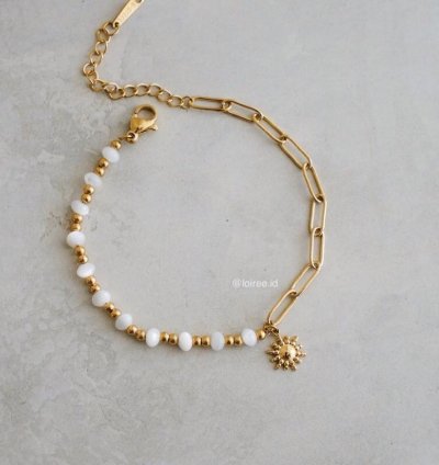 Sunny Charm Pearl Bracelet - Gold Plated