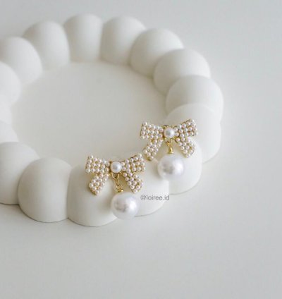 Monnie Everyday - Pearl Ribbon Bow Earrings
