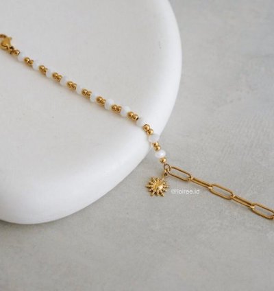 Sunny Charm Pearl Bracelet - Gold Plated