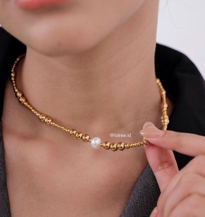 Caine Natural Pearl Beads Necklace - Gold Plated - Silver