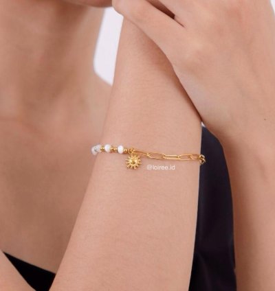 Sunny Charm Pearl Bracelet - Gold Plated