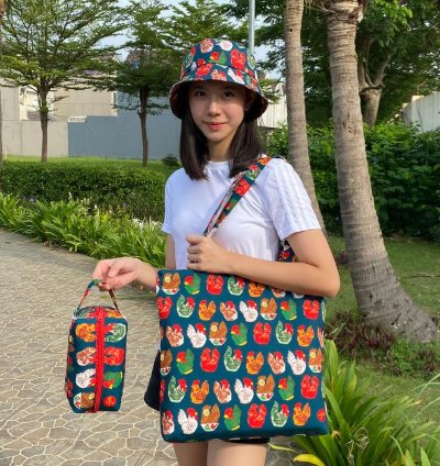 Igor Chicken Piggy Bank Canvas Tote Bag