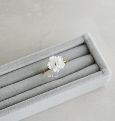 Fior Flower Ring - Gold Plated