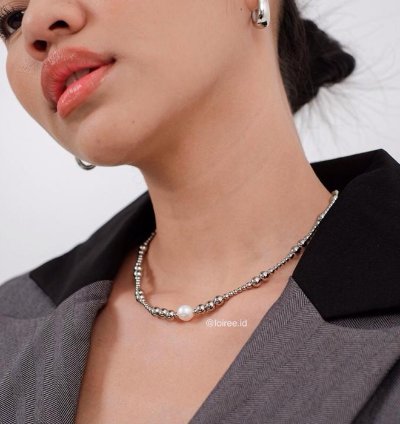 Caine Natural Pearl Beads Necklace - Gold Plated - Silver