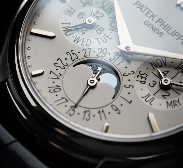Patek Philippe Perpetual Calendar 5140g Thin White Gold Silver Dial 372mm