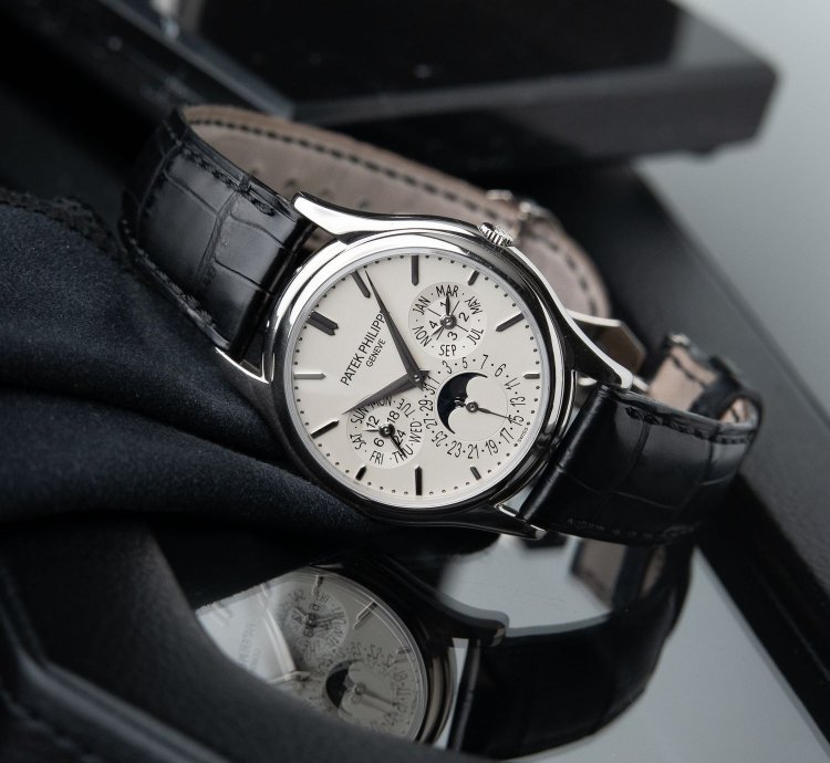 Patek Philippe Perpetual Calendar 5140g Thin White Gold Silver Dial 372mm