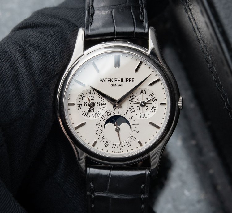 Patek Philippe Perpetual Calendar 5140g Thin White Gold Silver Dial 372mm