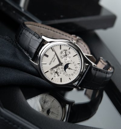 Patek Philippe Perpetual Calendar 5140g Thin White Gold Silver Dial 372mm