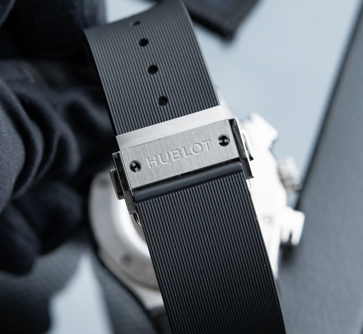 Hublot Classic Fusion Chronograph Opaline 2023 Titanium Rubber Automatic 45mm