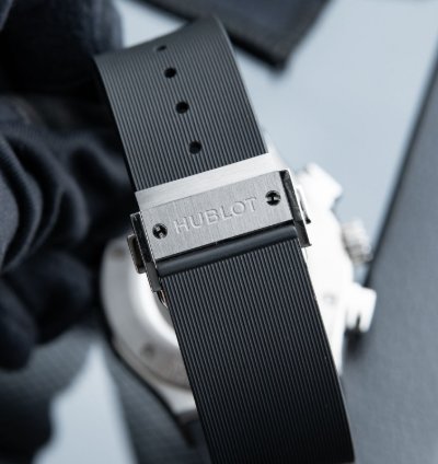 Hublot Classic Fusion Chronograph Opaline 2023 Titanium Rubber Automatic 45mm