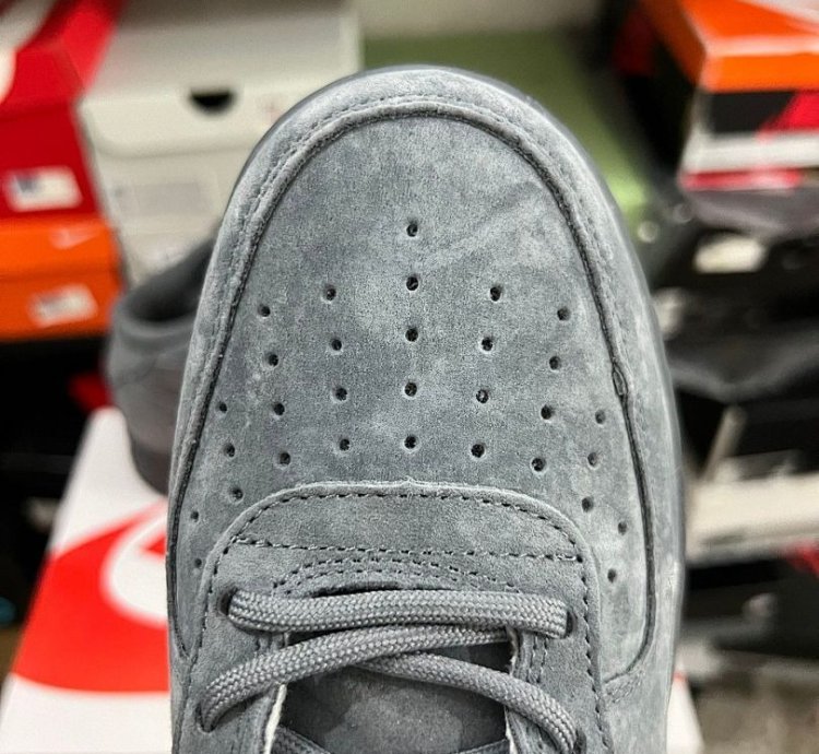 Nike Air Force 1 Mid Supreme Grey