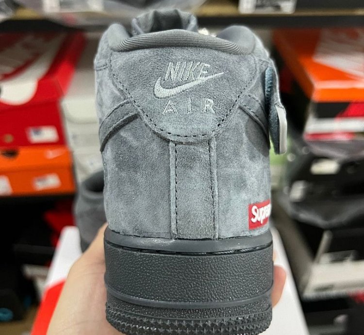 Nike Air Force 1 Mid Supreme Grey