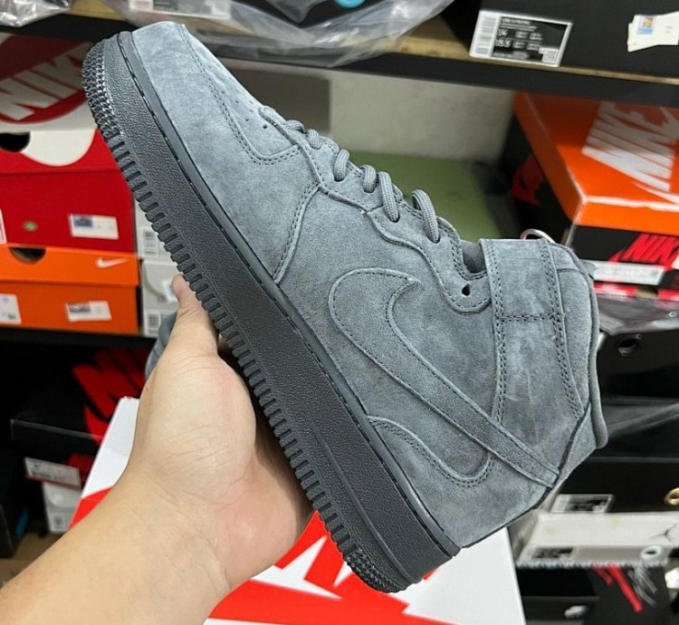 Nike Air Force 1 Mid Supreme Grey