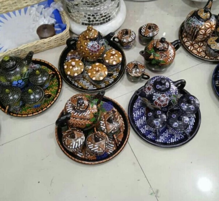 Pottery Teapot - Handicraft - 1 Complete Set - Batik Motif
