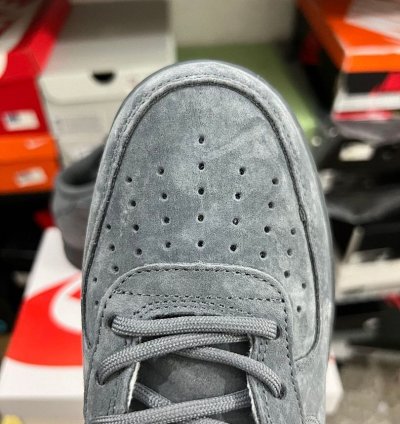 Nike Air Force 1 Mid Supreme Grey
