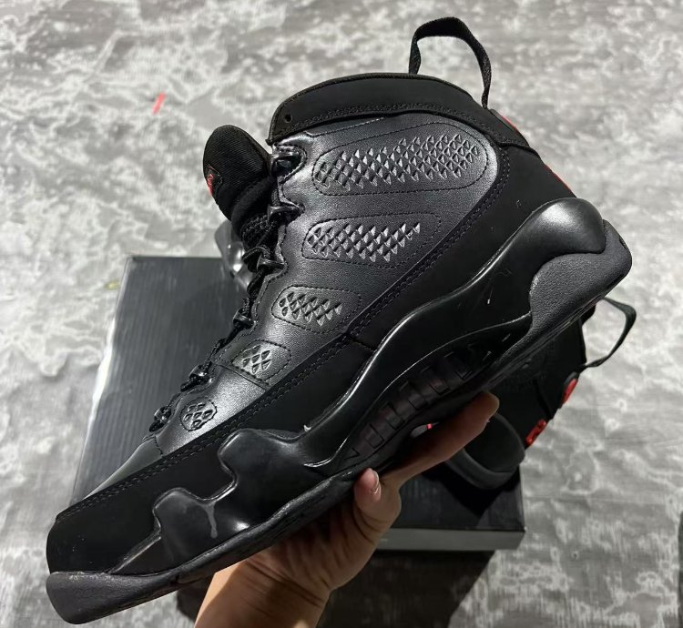 Air Jordan 9 Retro Bred
