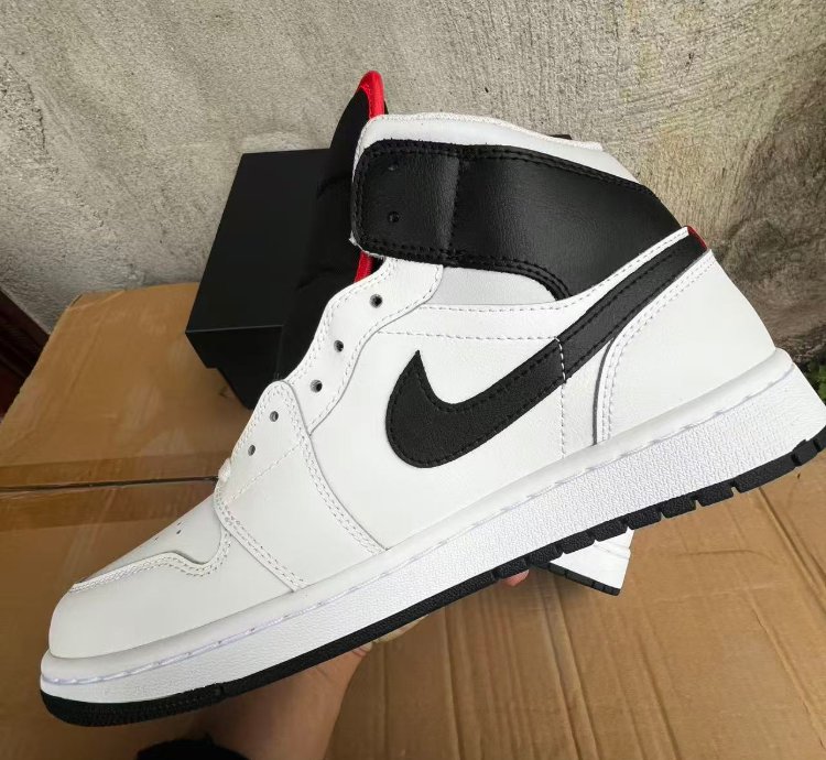 Nike Air Jordan 1 Mid In White Black