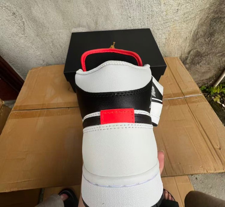 Nike Air Jordan 1 Mid In White Black
