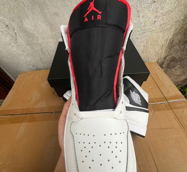 Nike Air Jordan 1 Mid In White Black