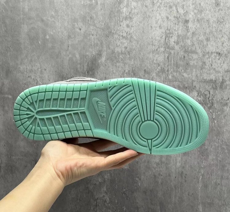 Jordan 1 Retro Kaws Mens Shoes