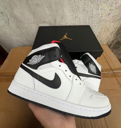 Nike Air Jordan 1 Mid In White Black