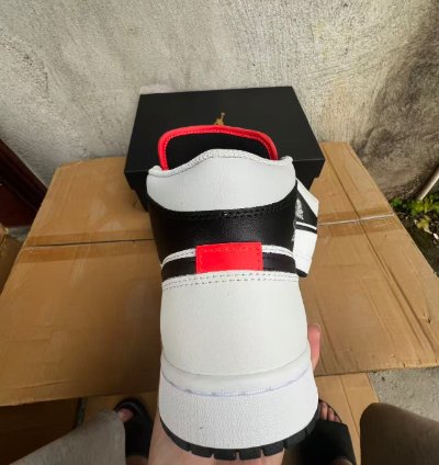 Nike Air Jordan 1 Mid In White Black