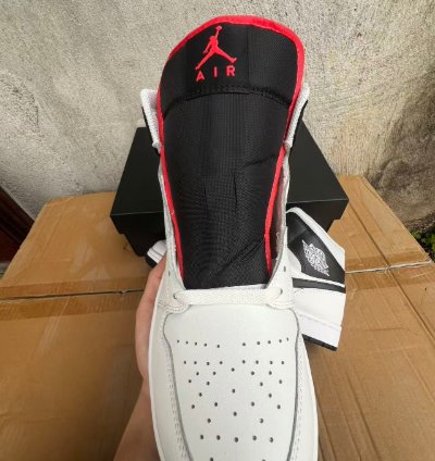 Nike Air Jordan 1 Mid In White Black