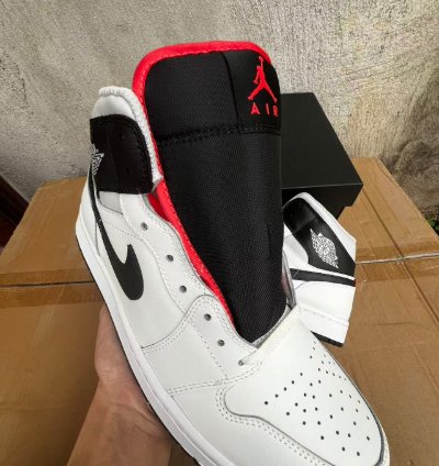 Nike Air Jordan 1 Mid In White Black