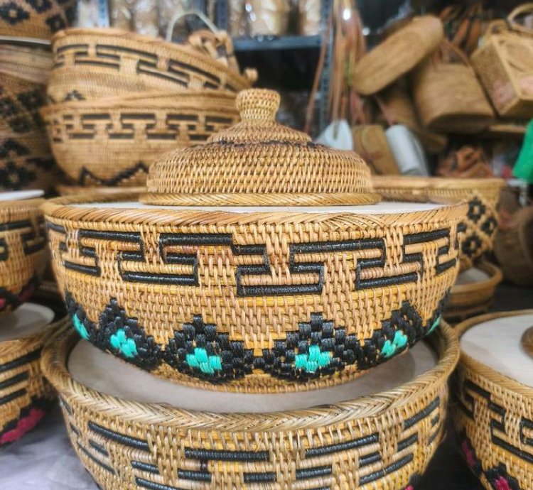 Handmade Ate Round Bokor Basket With Colored Patra Wajik Motif Natural Woven Storage Box 35 Cm