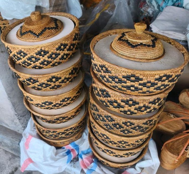 Handmade Round Ate Basket With Black Crocodile Pattern 3537 Cm Decorative Woven Storage Box