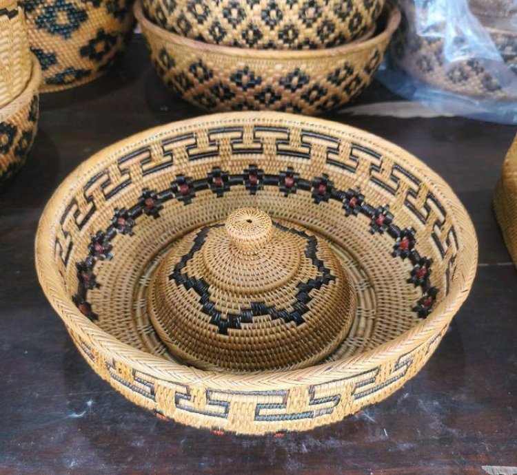 Handmade Round Ate Basket With Patra Crocodile Motif Decorative Woven Storage Box