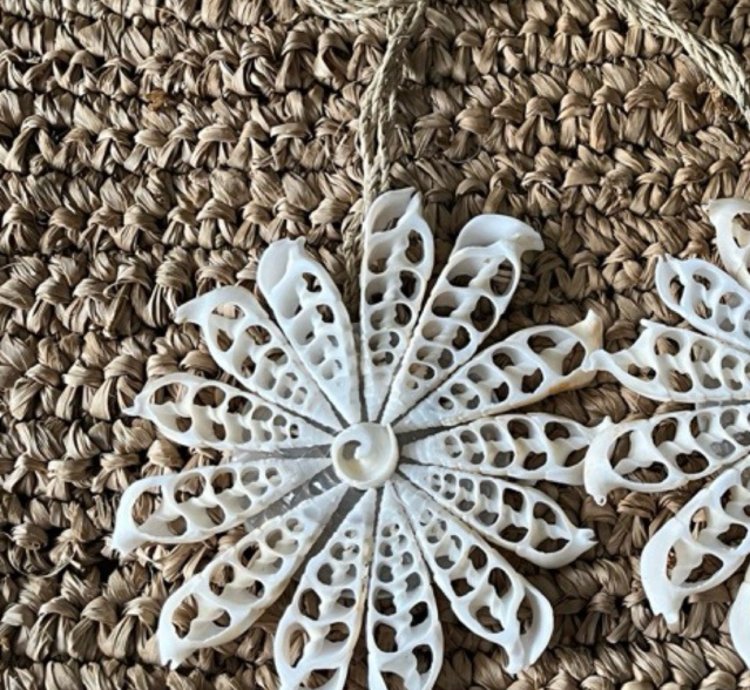 Handmade Shell Flower Wall Decor Boho Coastal Bag Charm Natural Sliced Shell Hanging Ornament
