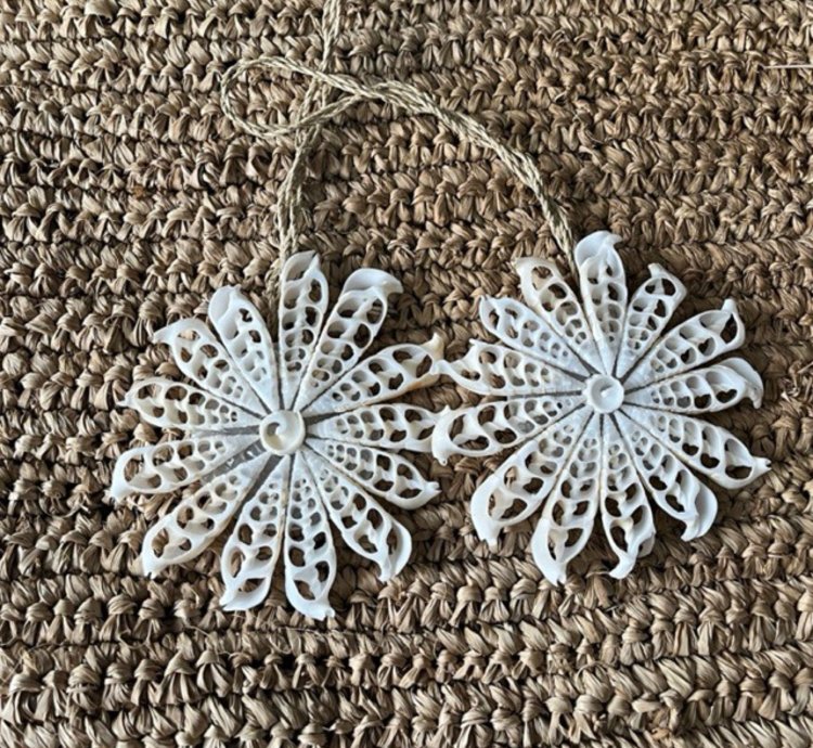 Handmade Shell Flower Wall Decor Boho Coastal Bag Charm Natural Sliced Shell Hanging Ornament