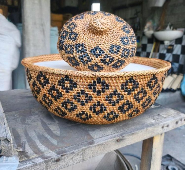 Handmade Ate Rattan Bokor Basket With Spray Crocodile Motif Decorative Woven Storage Box