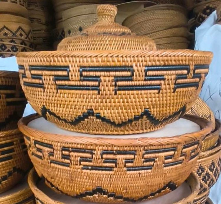 Handmade Round Ate Basket With Floral Line Pattern 3537 Cm Decorative Woven Storage Box