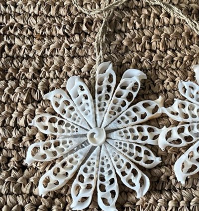 Handmade Shell Flower Wall Decor Boho Coastal Bag Charm Natural Sliced Shell Hanging Ornament