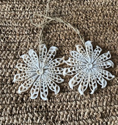 Handmade Shell Flower Wall Decor Boho Coastal Bag Charm Natural Sliced Shell Hanging Ornament
