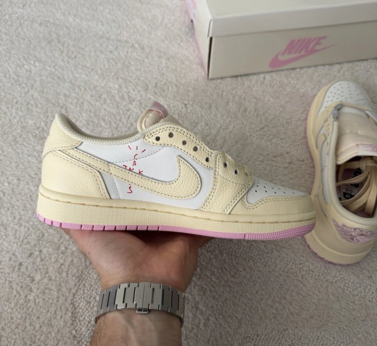 Air Jordan 1 Retro Low Og Sp Travis Scott Shy Pink