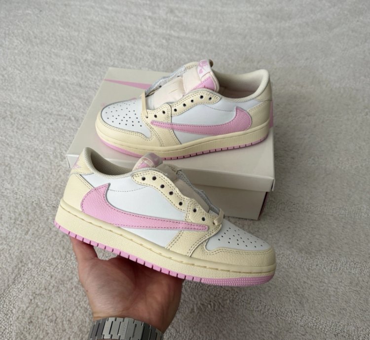 Air Jordan 1 Retro Low Og Sp Travis Scott Shy Pink