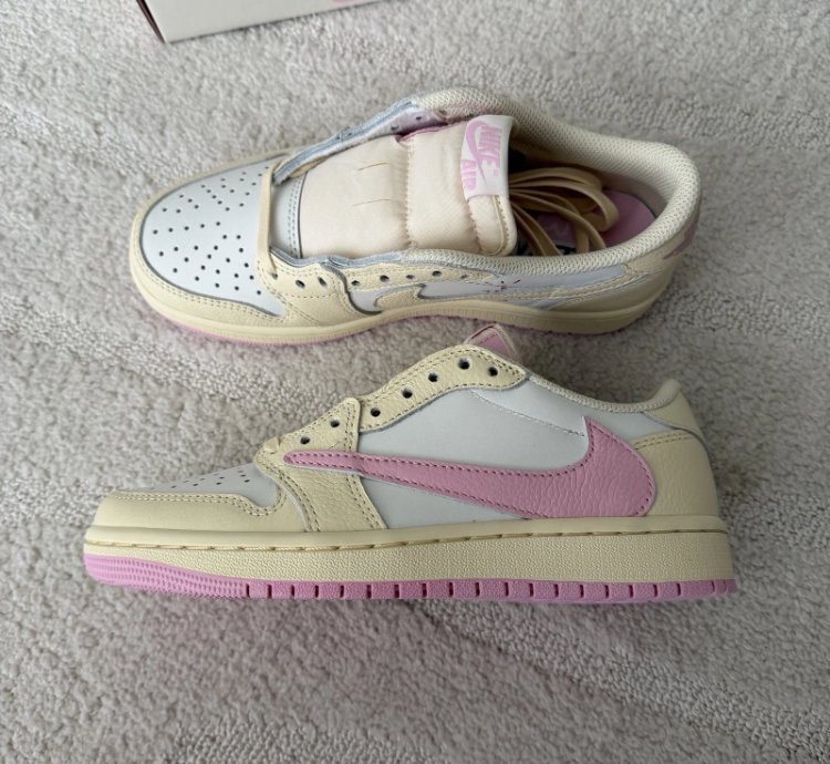 Air Jordan 1 Retro Low Og Sp Travis Scott Shy Pink