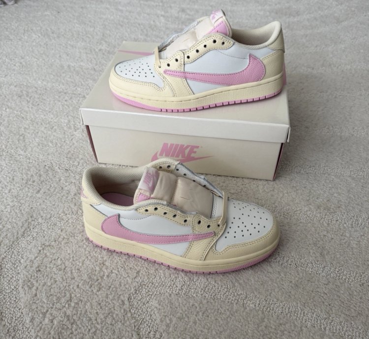 Air Jordan 1 Retro Low Og Sp Travis Scott Shy Pink
